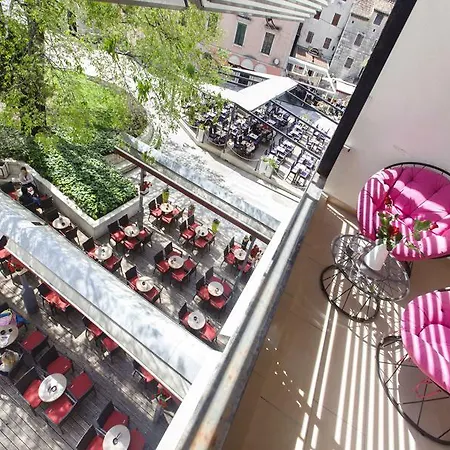 Teatrin Guest house 4*