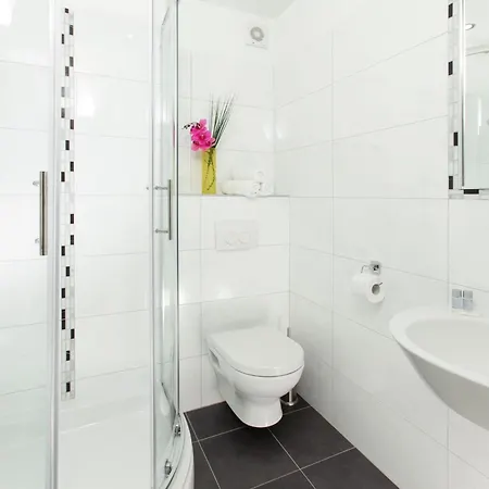 ゲストハウス Teatrin 4*