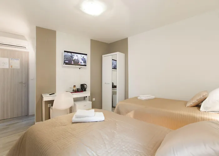 Teatrin Guest house 4*